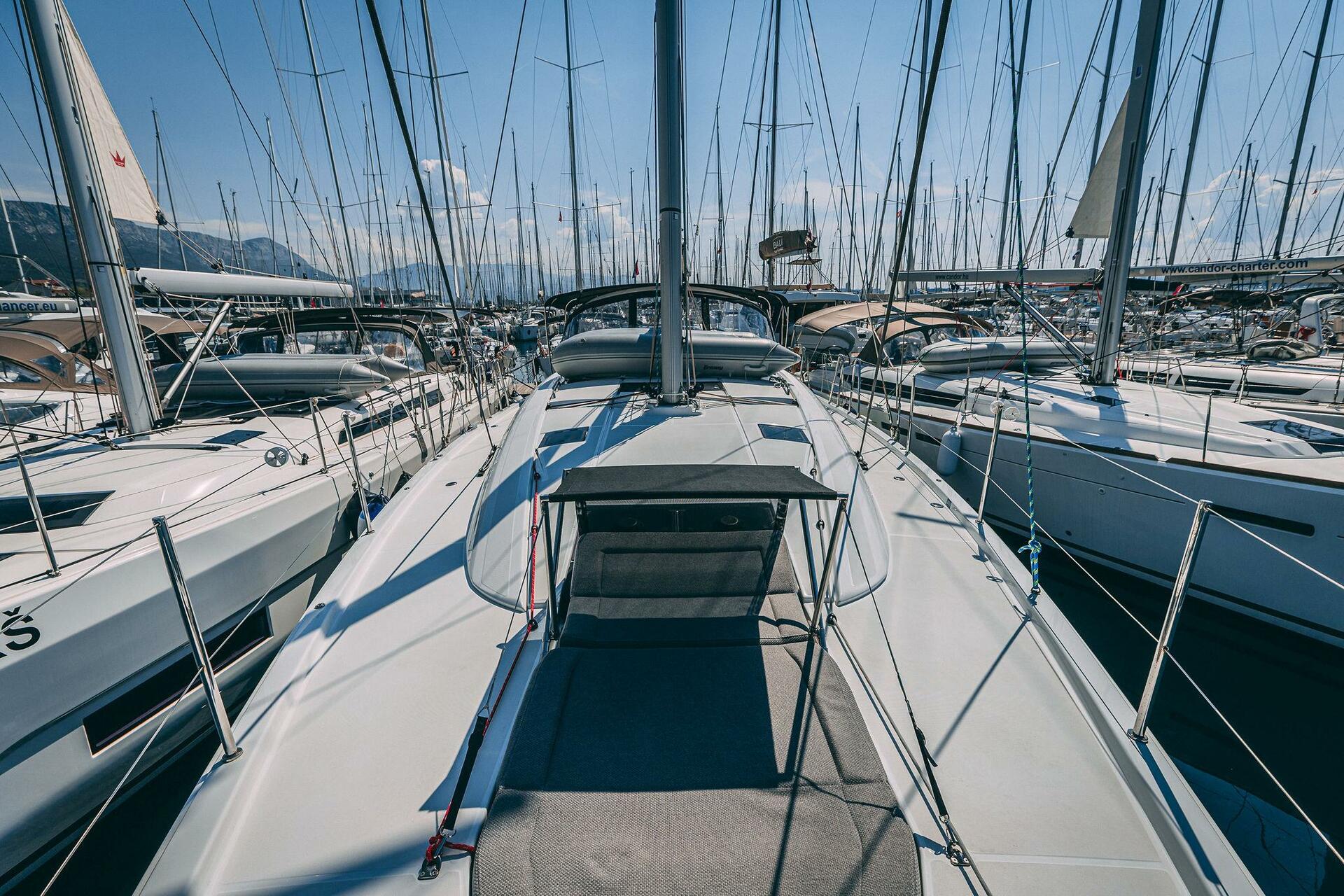 Jeanneau 54 från Candor Yachting i Kaštel Gomilica