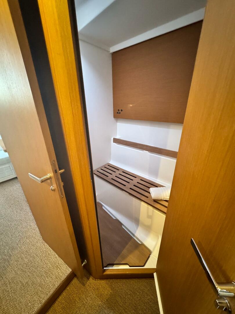 First 53 från Blue in White: Sailing & Eudaimonia i Lavrion