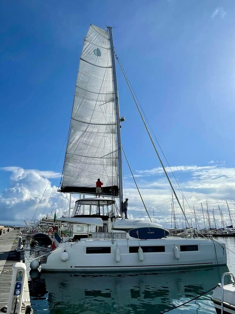 Lagoon 50 af Colibri Charters i Castellammare di Stabia