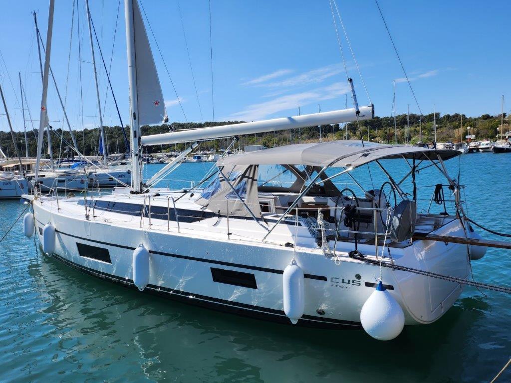 Bavaria C45 Style van Strasser Yachting in Primošten