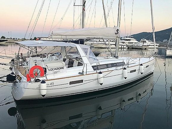 Oceanis 45 van Velamica in La Spezia