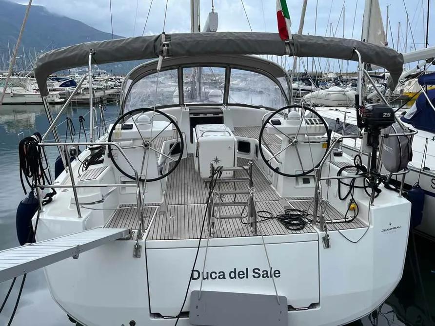 Jeanneau 54 af Vela Charter i Castellammare di Stabia