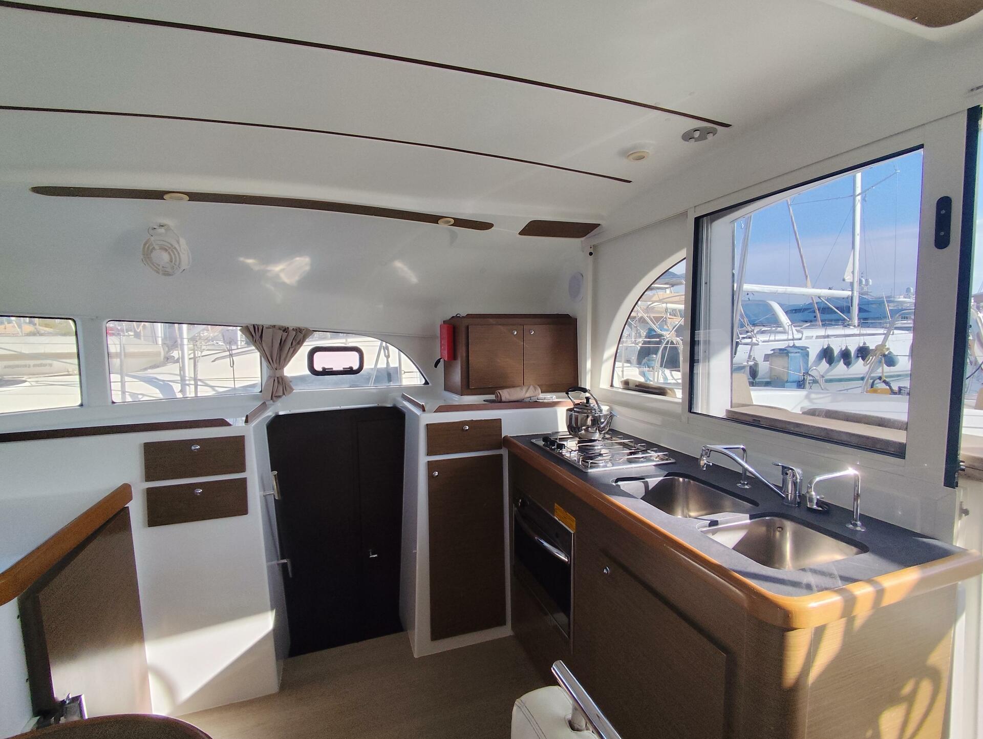 Lagoon 380 van Roses Sailing 