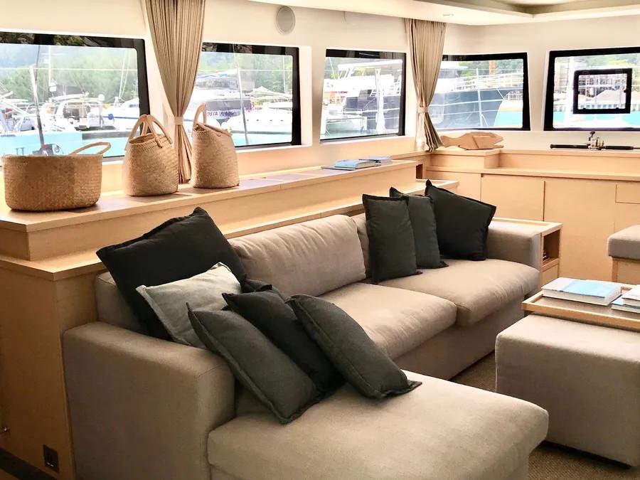 Lagoon 620 från Island Castaways i Victoria