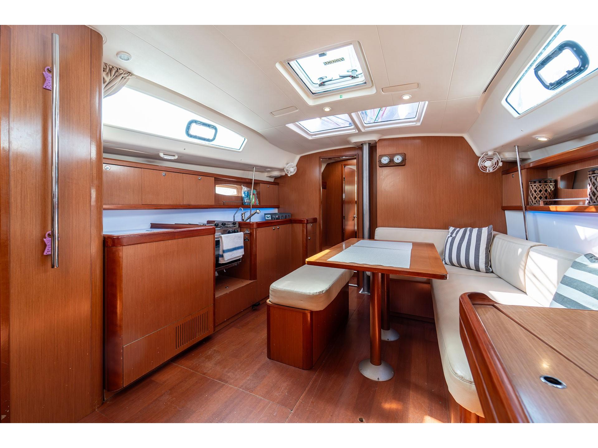 Oceanis 43 von Salty Breeze in Kavala