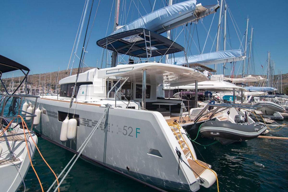 Lagoon 52 F av Dream Yacht Charter i Praslin