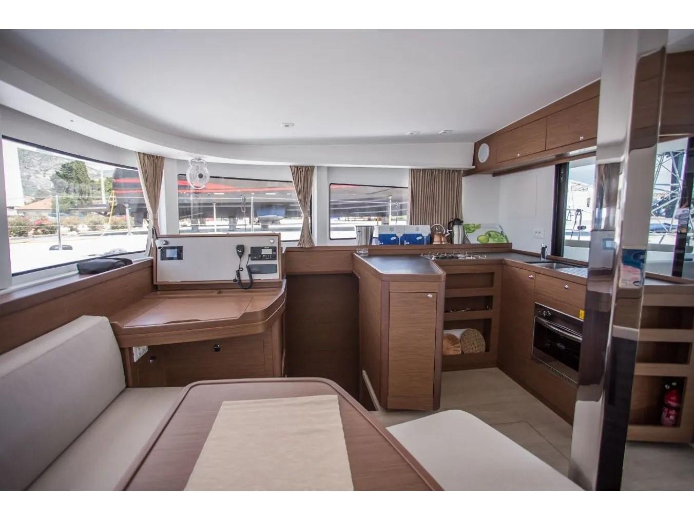 Lagoon 42 av Aqua Charters i Ko Chang