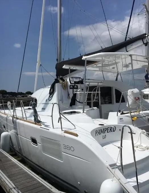 Lagoon 380 from SAILOÉ in Victoria