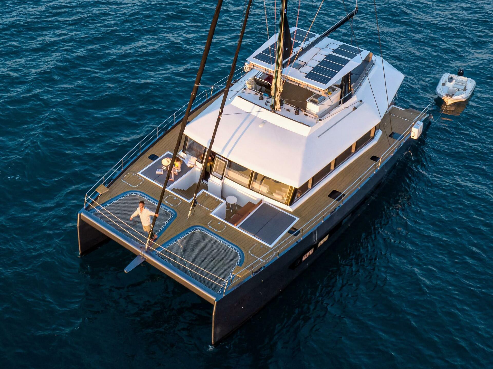 Catamaran J-Yachts par Sea Alliance Group à Lavrion
