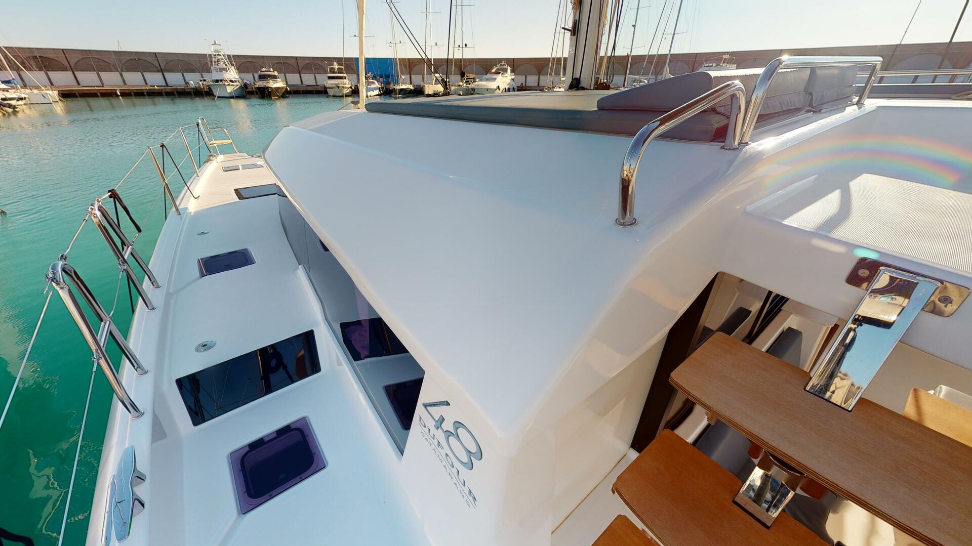 Dufour 48 Catamaran della Marina Yacht Charter a Castiglioncello