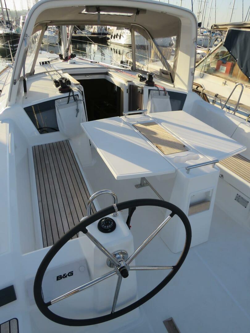 Oceanis 38 av Blue Dream Charter i Procida