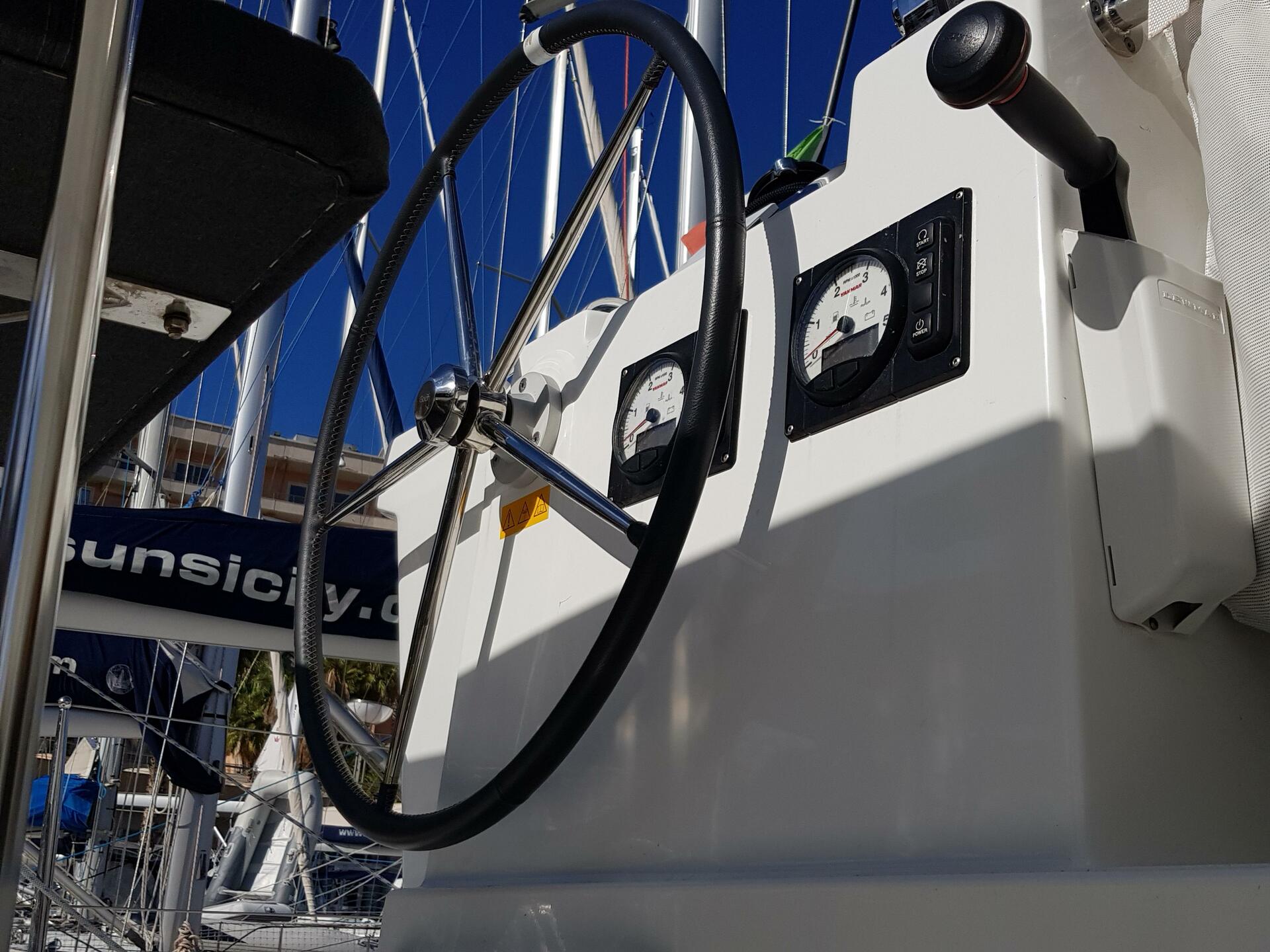 Lagoon 400 S2 van Sunsicily Yacht Charter in Furnari