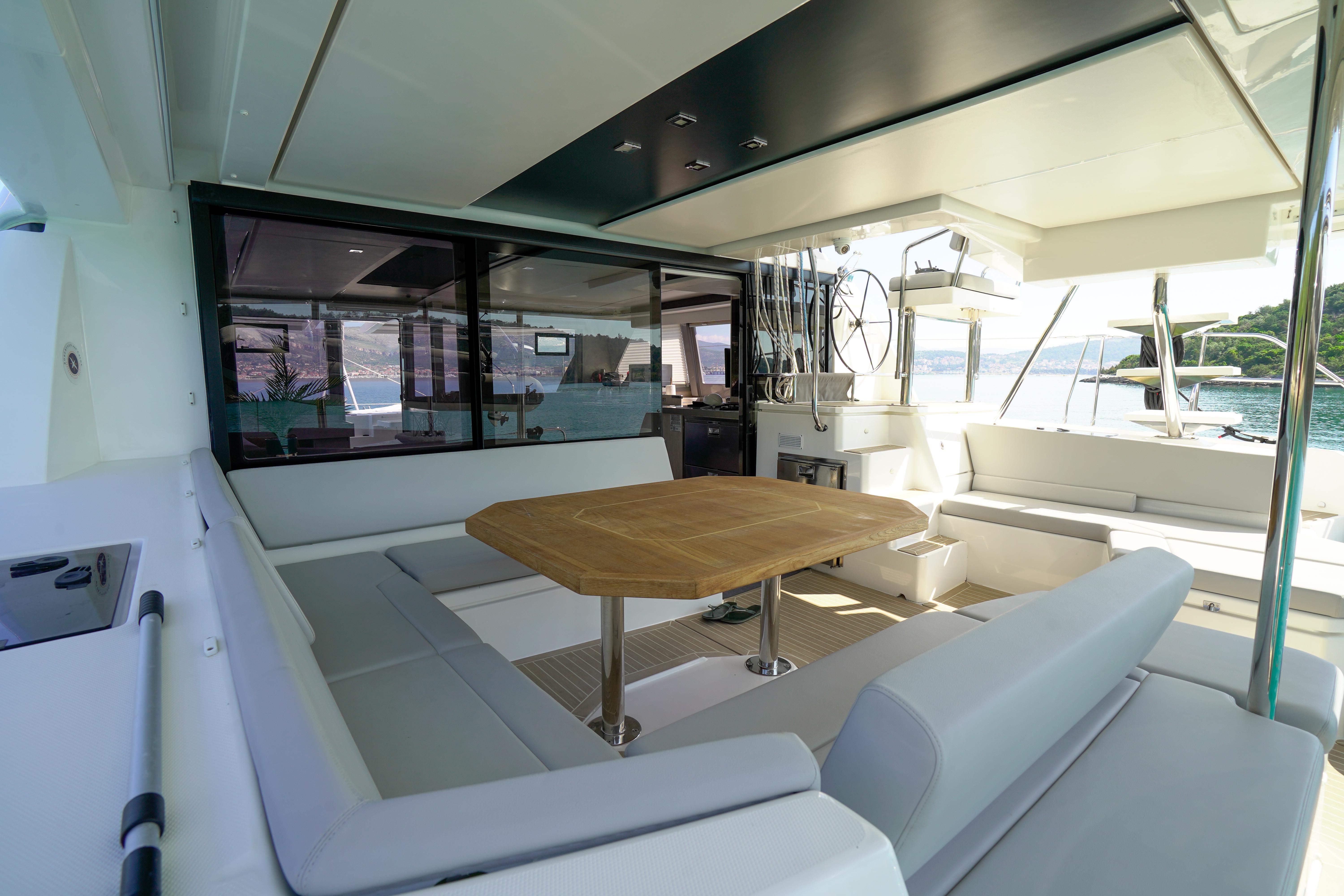 Leopard 45 af Yacht Explorer i Trogir