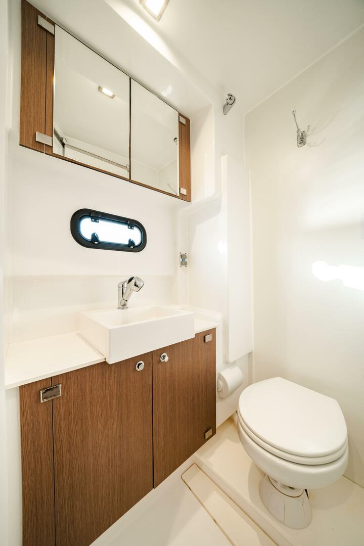 Bali 4.1 av Athenian Yachts i Piso Livadi