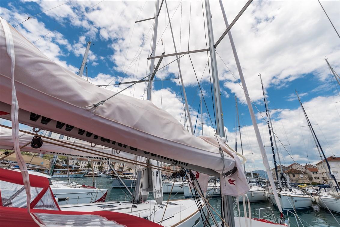 Oceanis 35.1 von Angelina Tours in Split