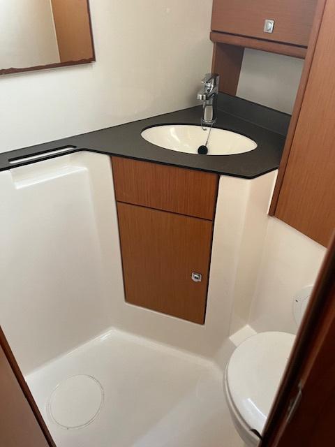 Bavaria 46 Cruiser av Azorean Dream Yacht Charter i Angra do Heriosmo