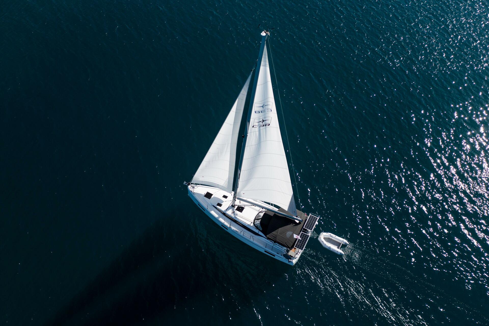 Bavaria C38 yritykseltä Sunturist Zadarissa