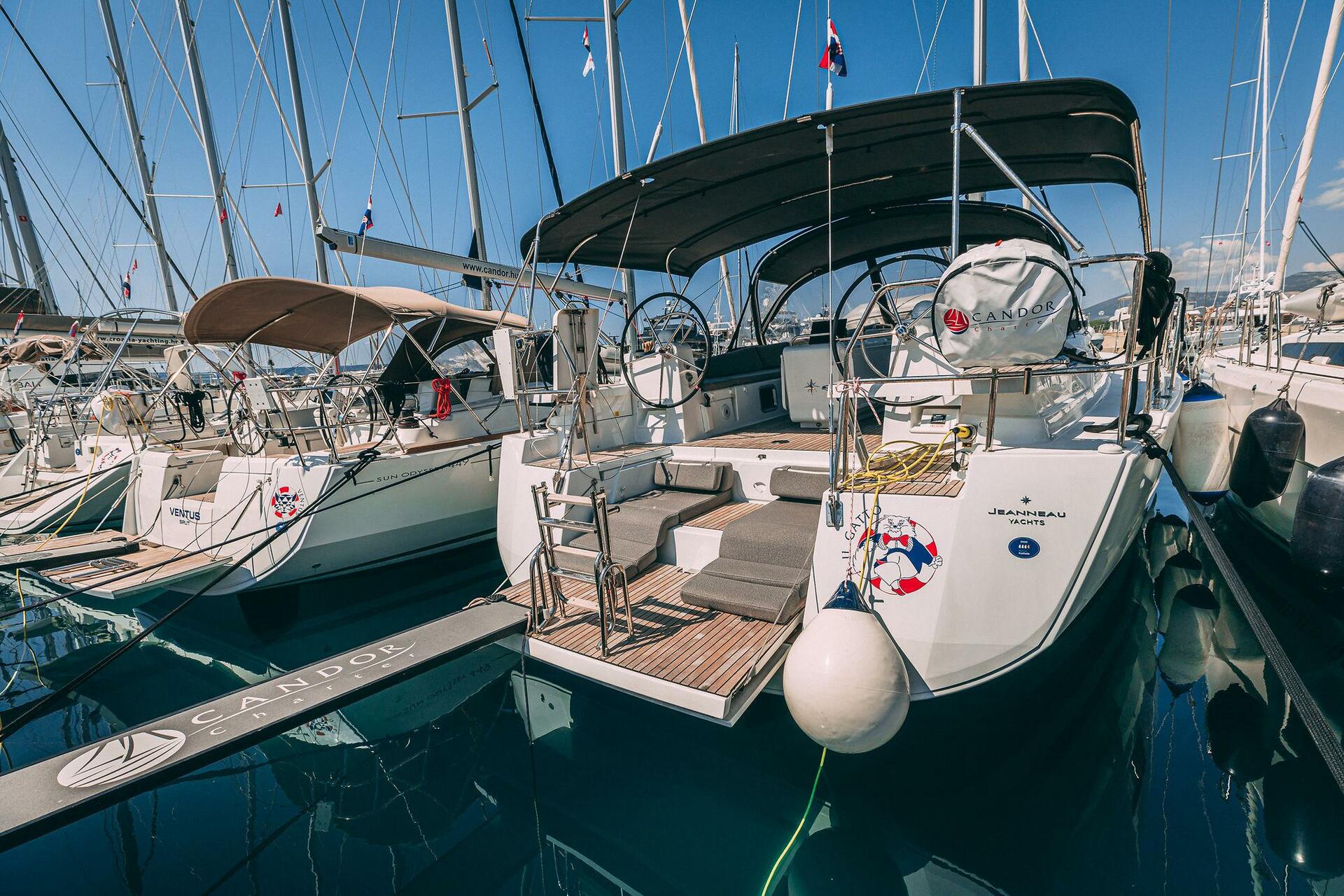 Jeanneau 54 från Candor Yachting i Kaštel Gomilica