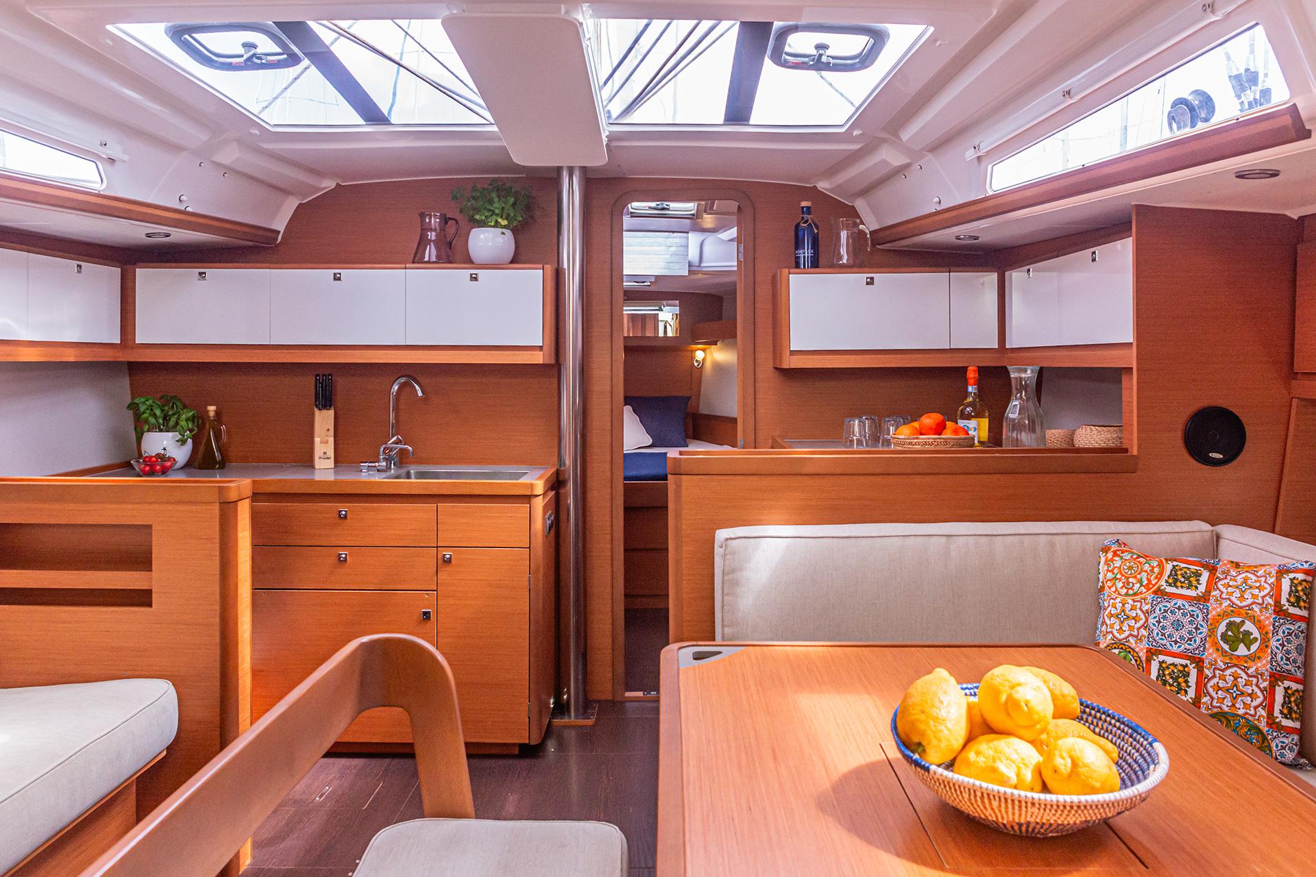 Dufour 430 della Sea Folk Yacht Charter a Palermo
