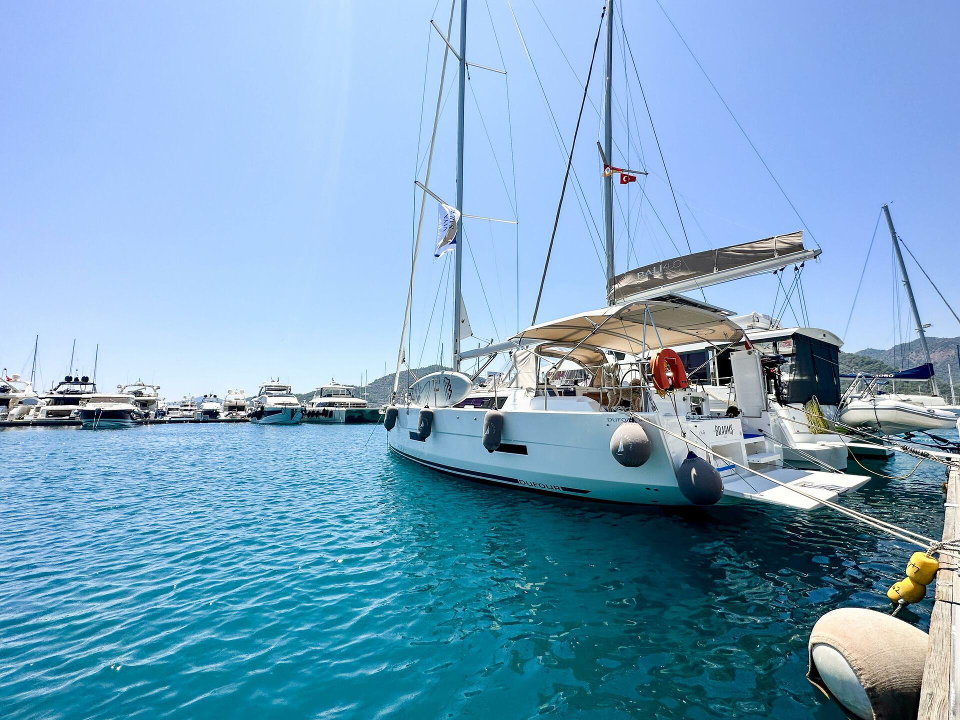 Dufour 430 af Viya Sailing i Göcek