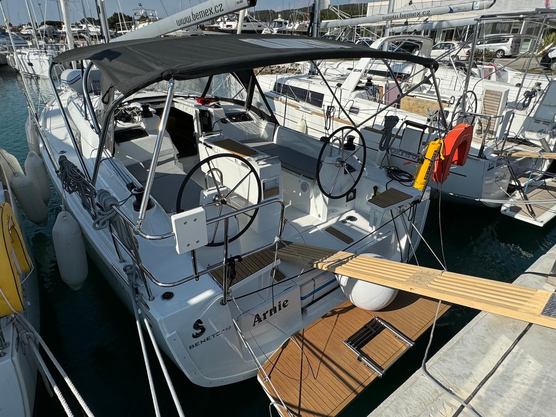 Oceanis 34.1 från Bemex Boot i Sukošan