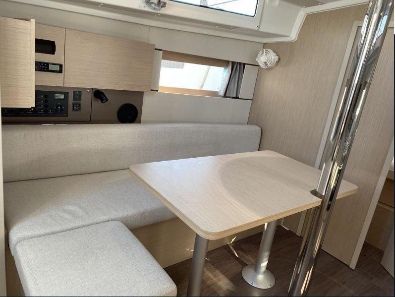 Oceanis 38.1 da Major Boats em Grimaud