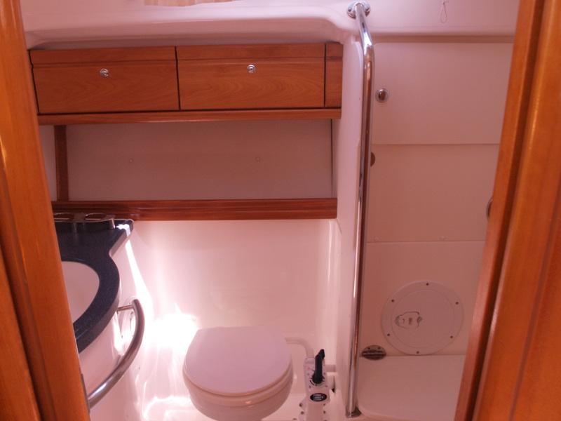 Bavaria 42 yritykseltä Navigator Charter Primoštenissa