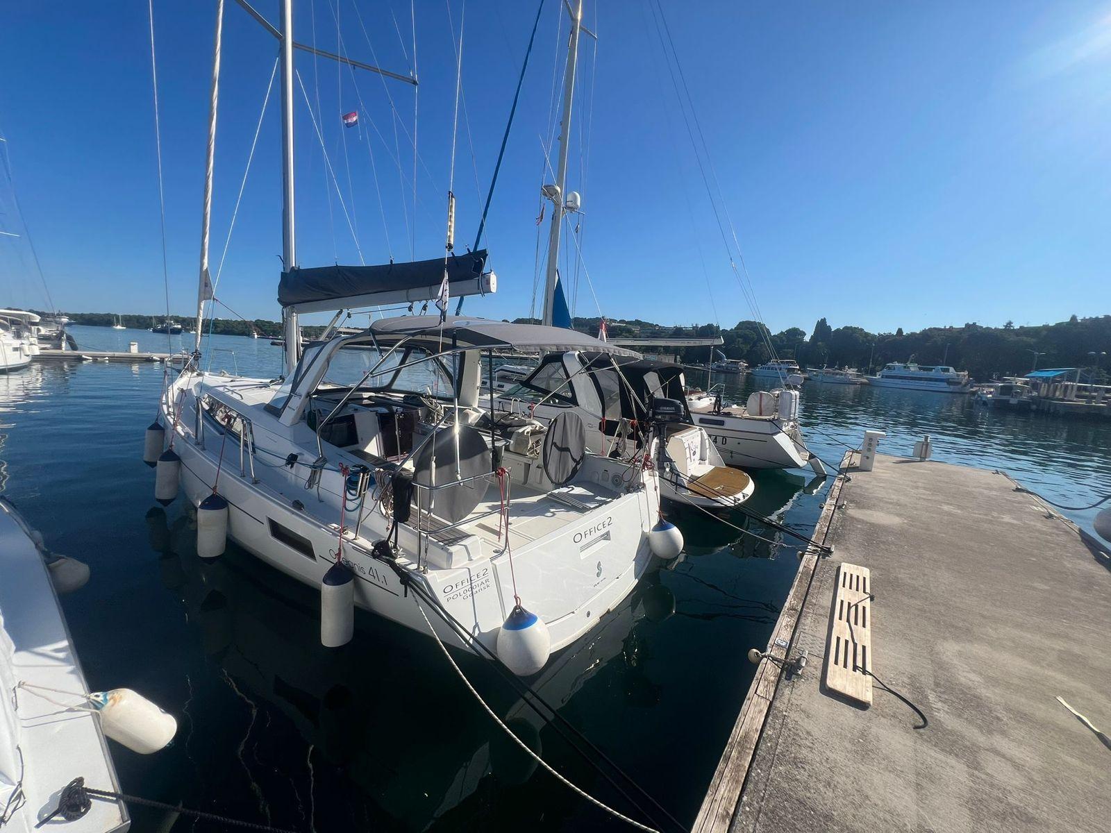 Oceanis 41.1 from Turistico yachting in Pula