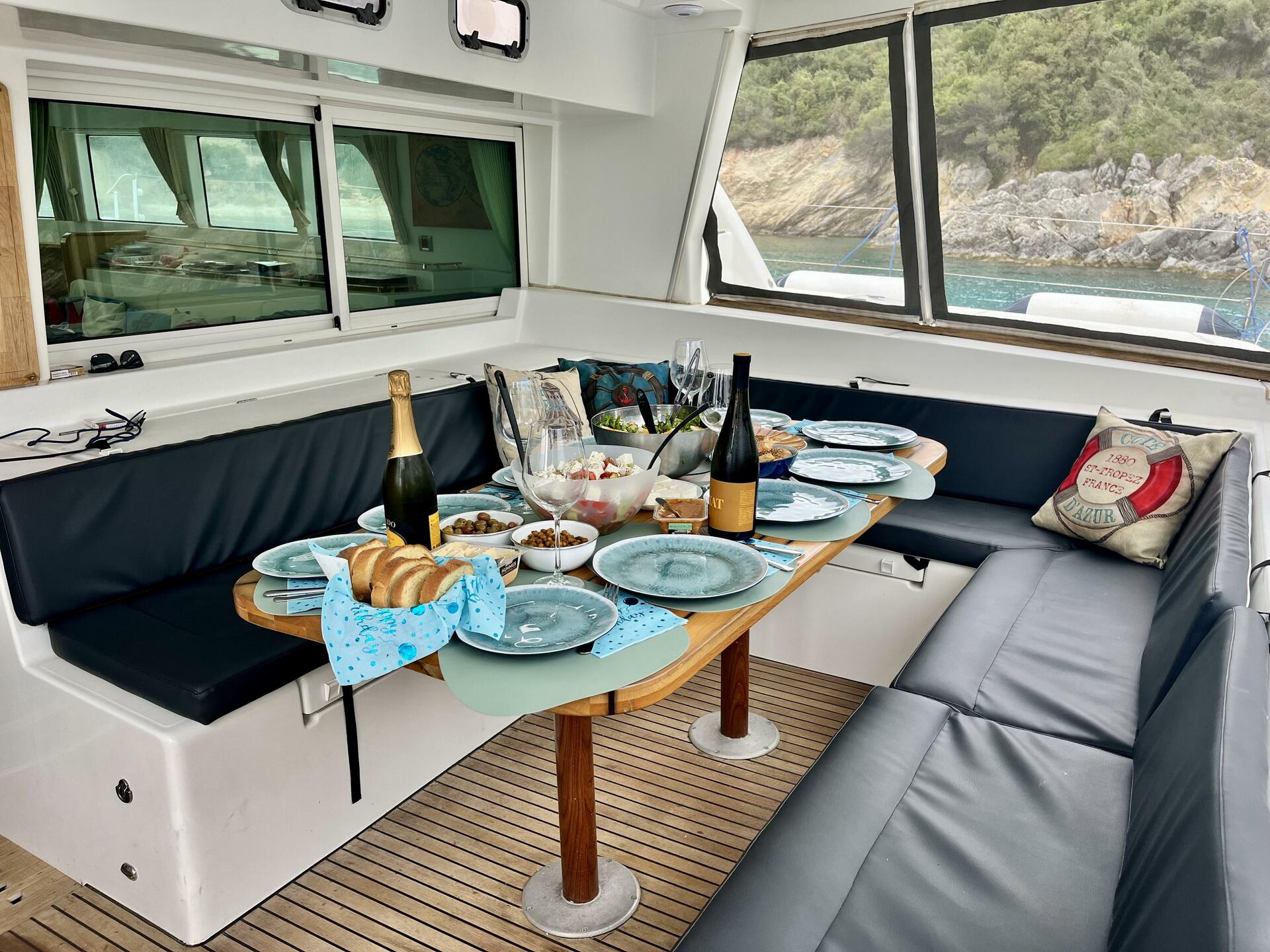 Lagoon 500 af MJ Charter i Palairos