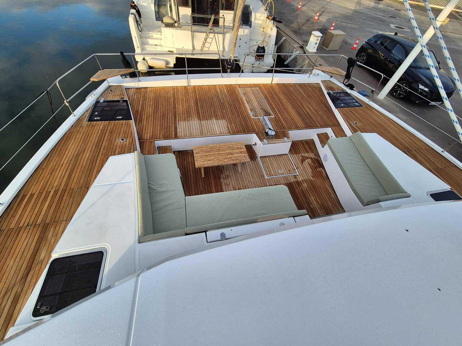 Bali 5.4 av Blue Oceans Yacht Charter i Olbia