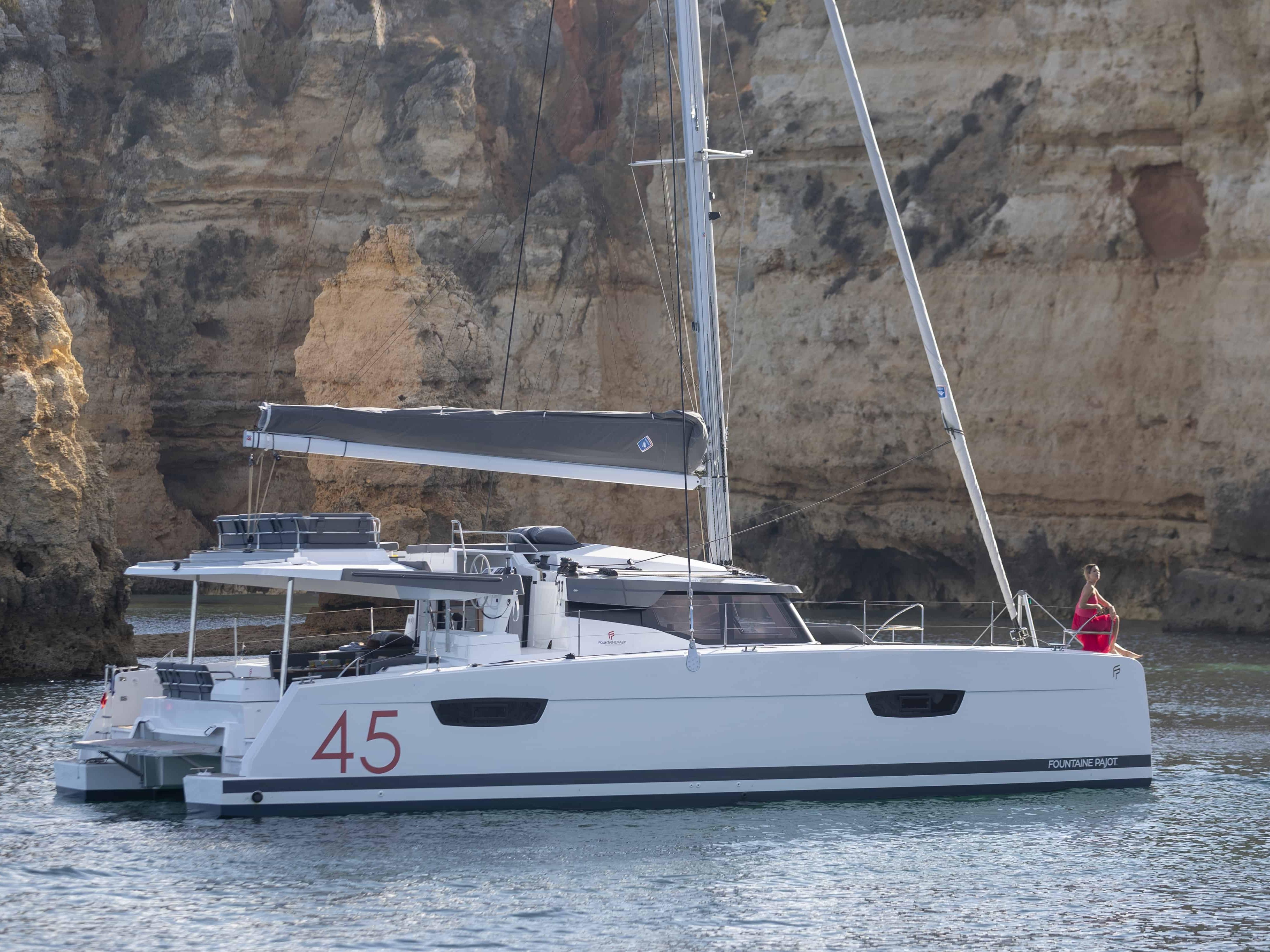 Fountaine Pajot Elba 45 af Virgin Islands Yacht Charters i Tortola