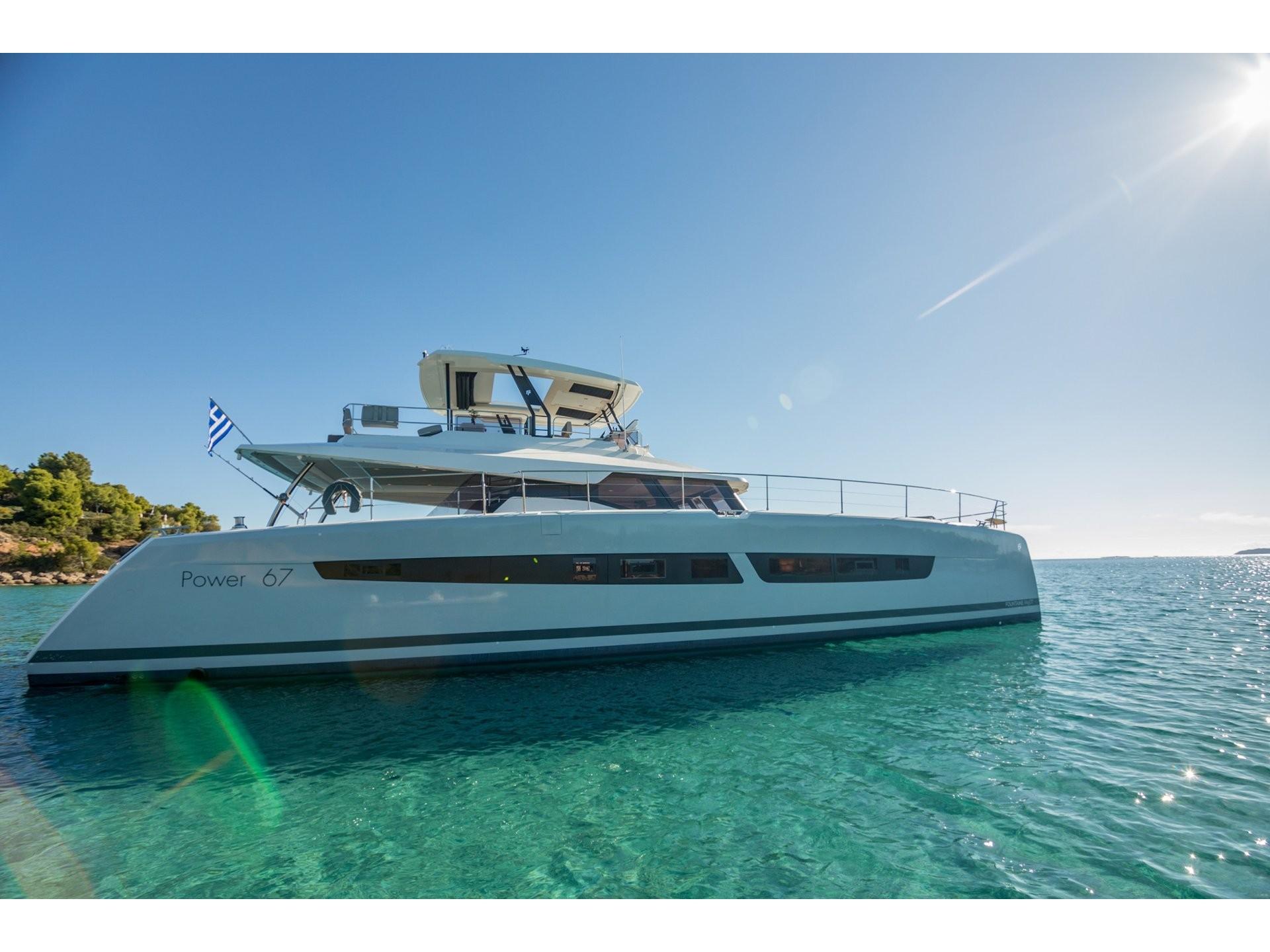 Power 67 Fountaine Pajot de Istion luxury Yachts en Atenas