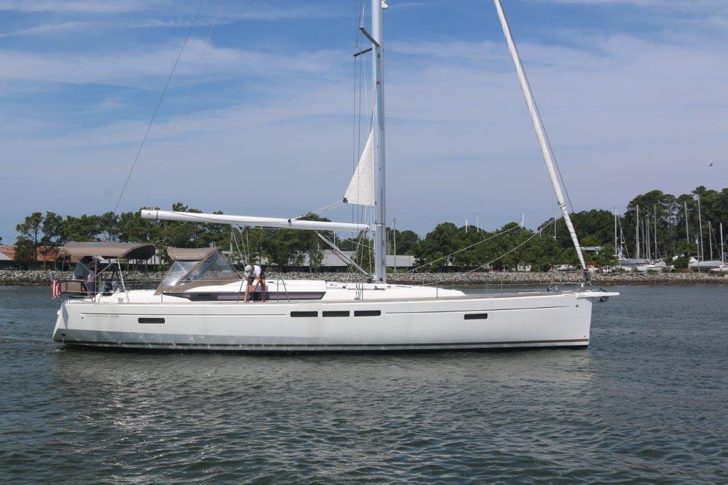 Sun Odyssey 519 af BVI Yacht Charters i Tortola
