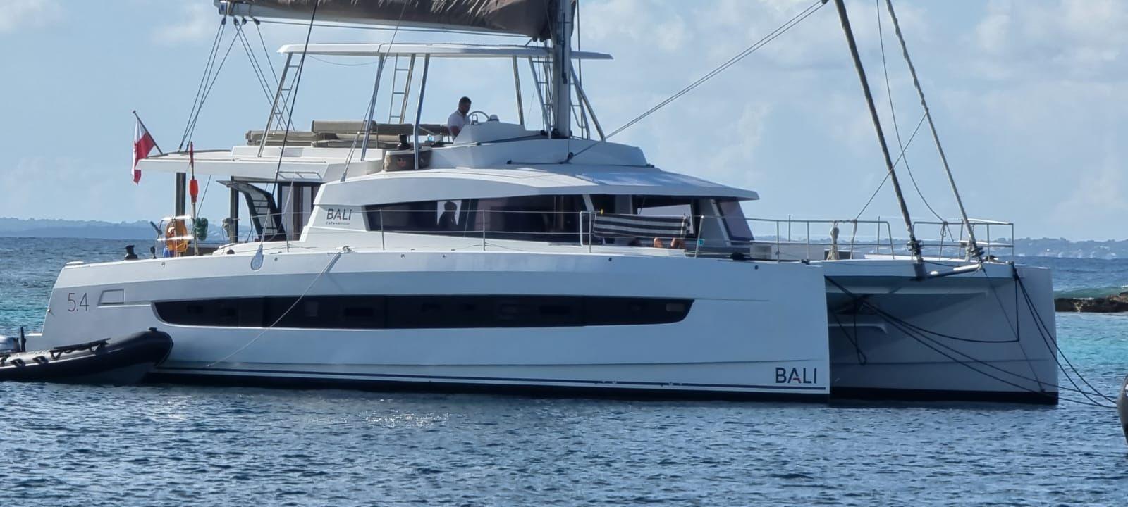 Bali 5.4 av Blue Oceans Yacht Charter i Olbia