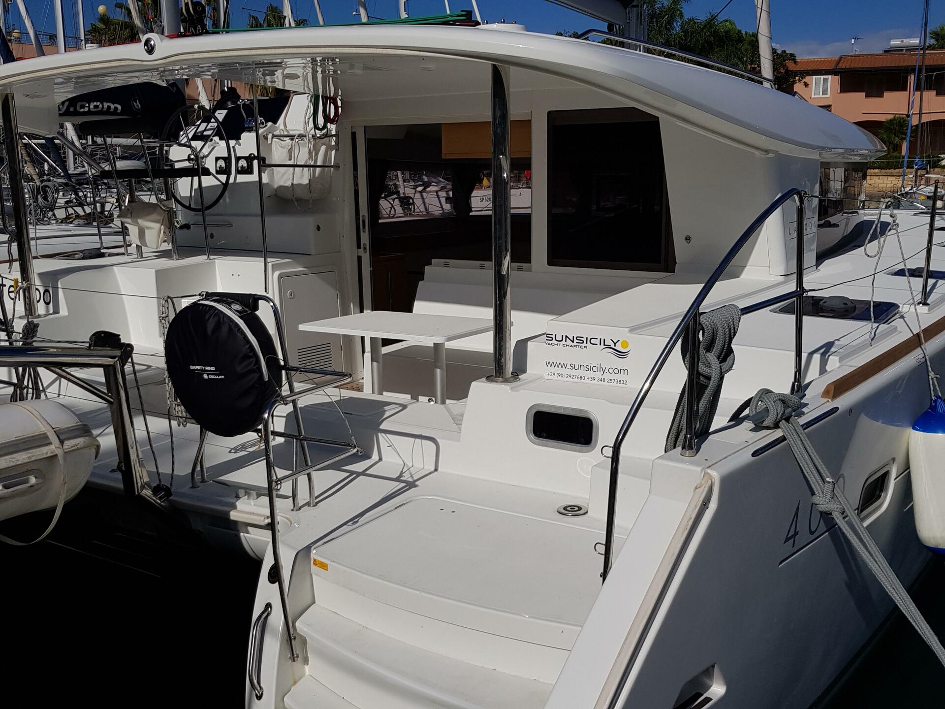 Lagoon 400 S2 par Sunsicily Yacht Charter à Furnari