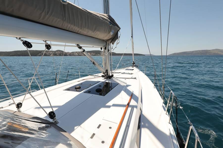 Hanse 458 from World Yachting Charter in Šibenik