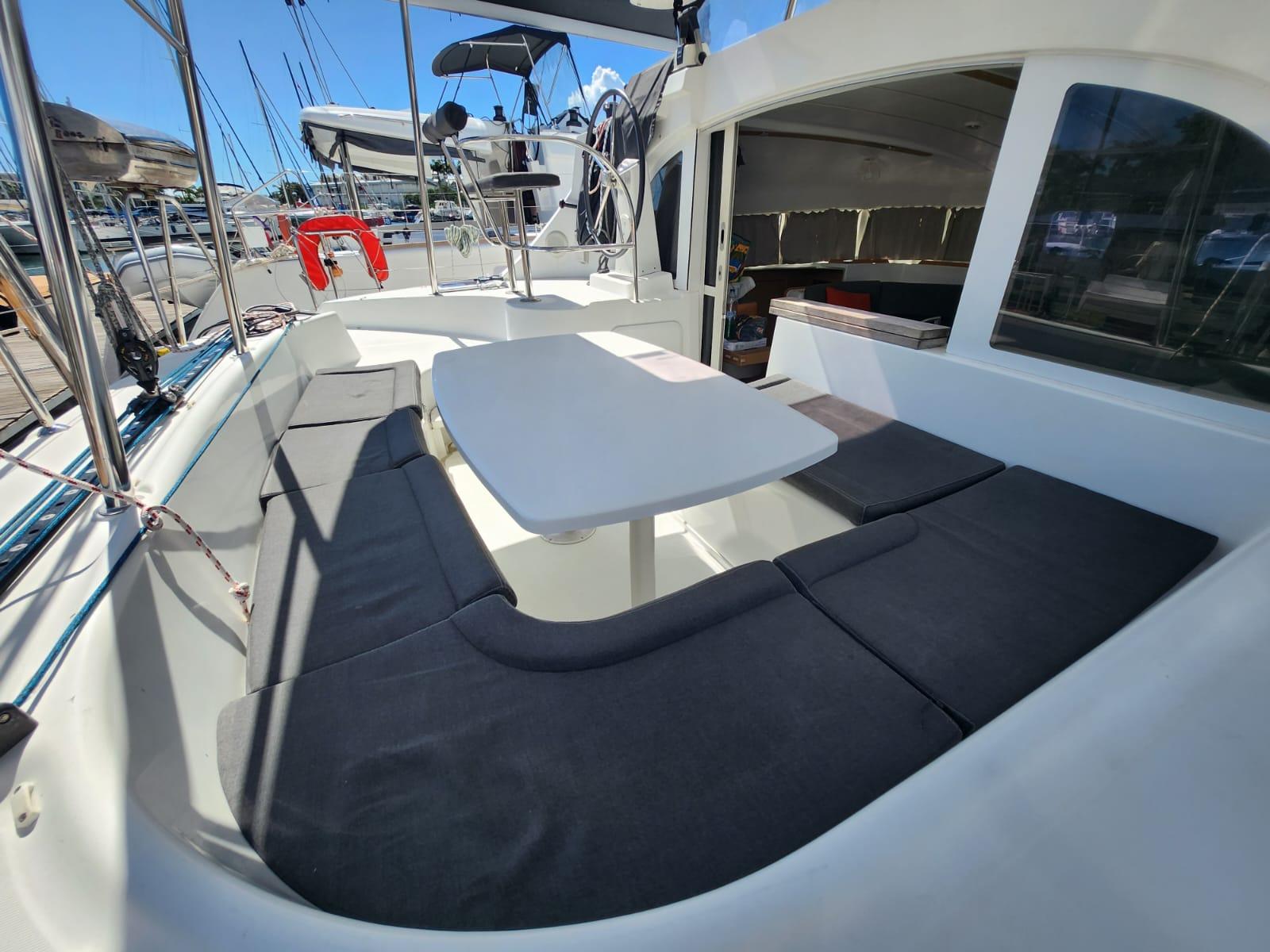 Lagoon 380 from SAILOÉ in Victoria