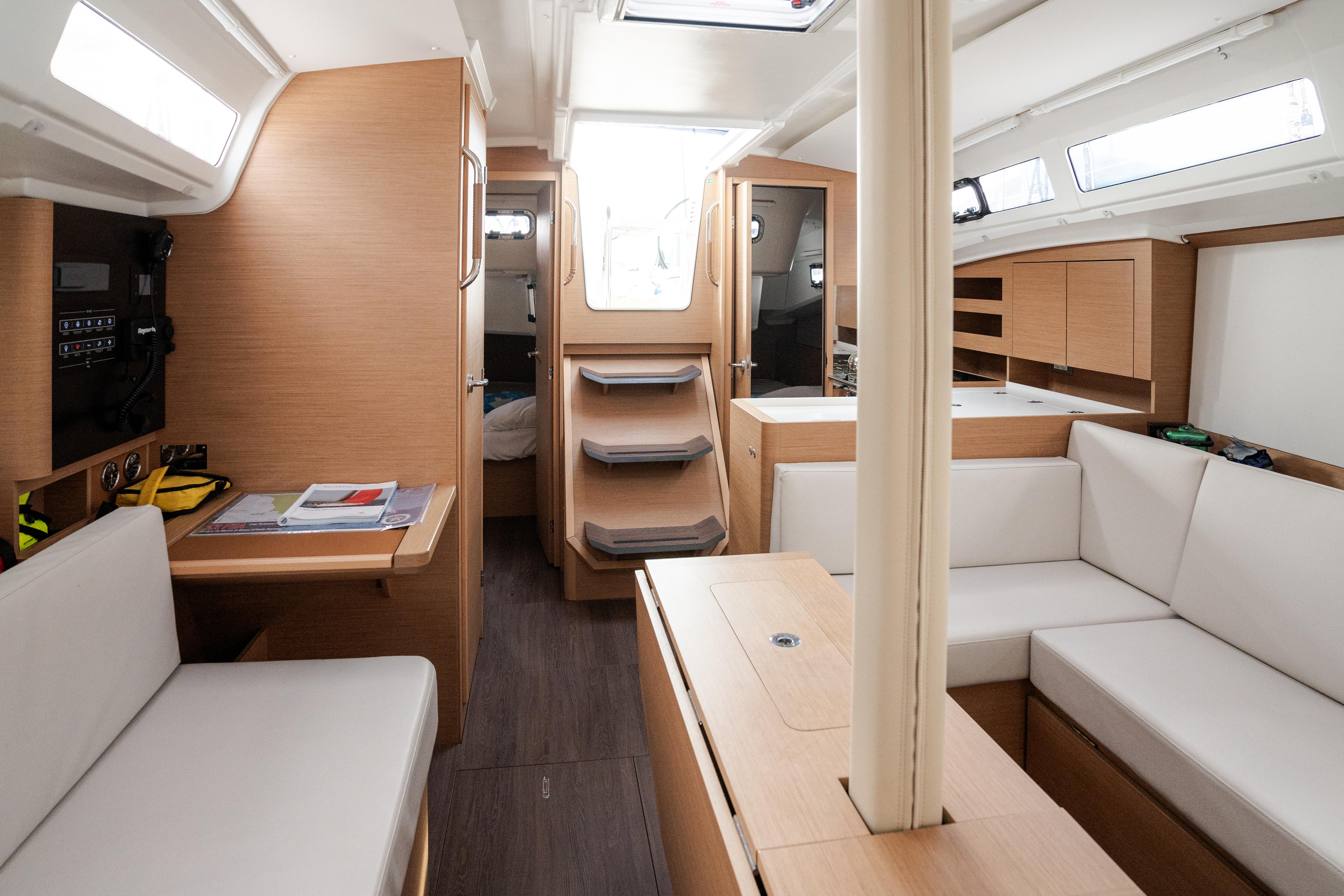 Sun Odyssey 380 van Spartivento Yacht Charter in Castiglioncello