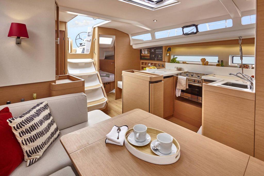 Sun Odyssey 440 yritykseltä Patronis Sailing Volosissa