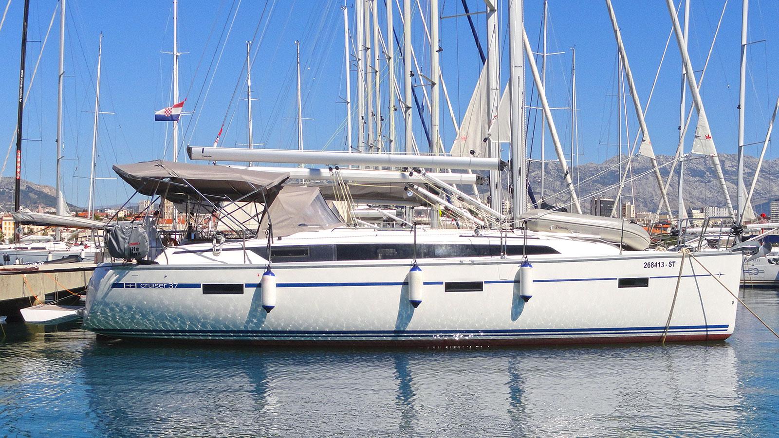 Bavaria 37 Cruiser yritykseltä Aba Vela Splitissä