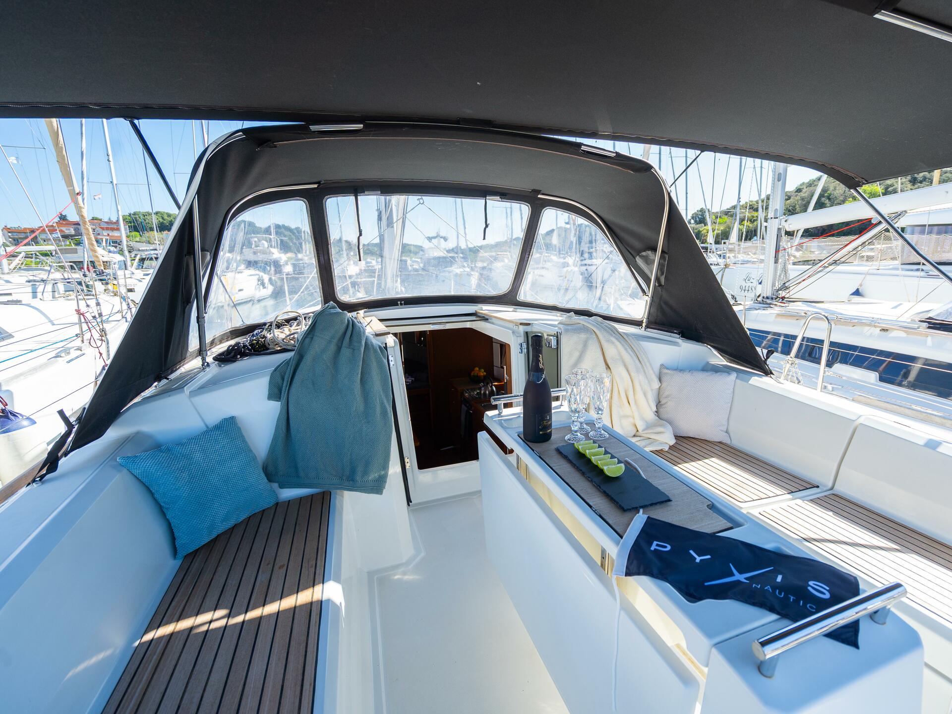 Oceanis 38.1 från Bijoux i Pula