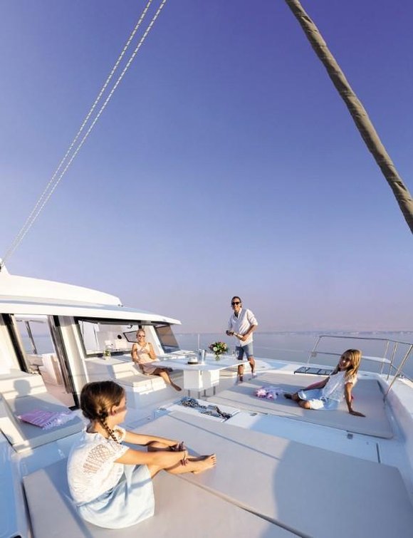 Bali 5.4 af Dream Yacht Charter i Pozzuoli