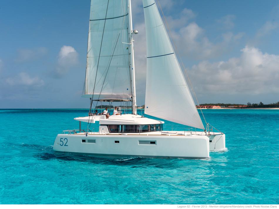 Lagoon 52 F von Dream Yacht Charter in Le Marin