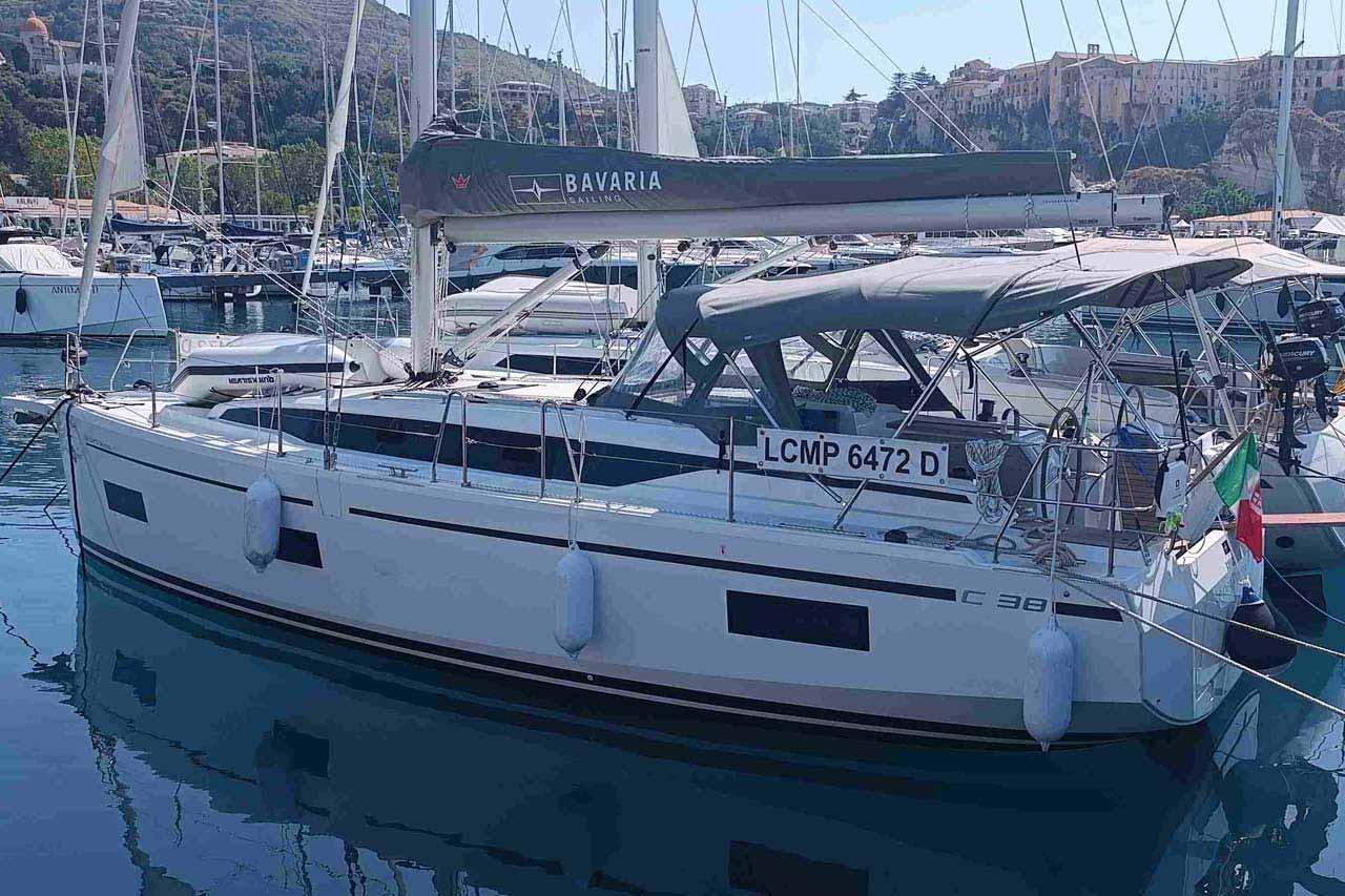 Bavaria C38 de Pitter Yachtcharter - Nautic Alliance en Tropea