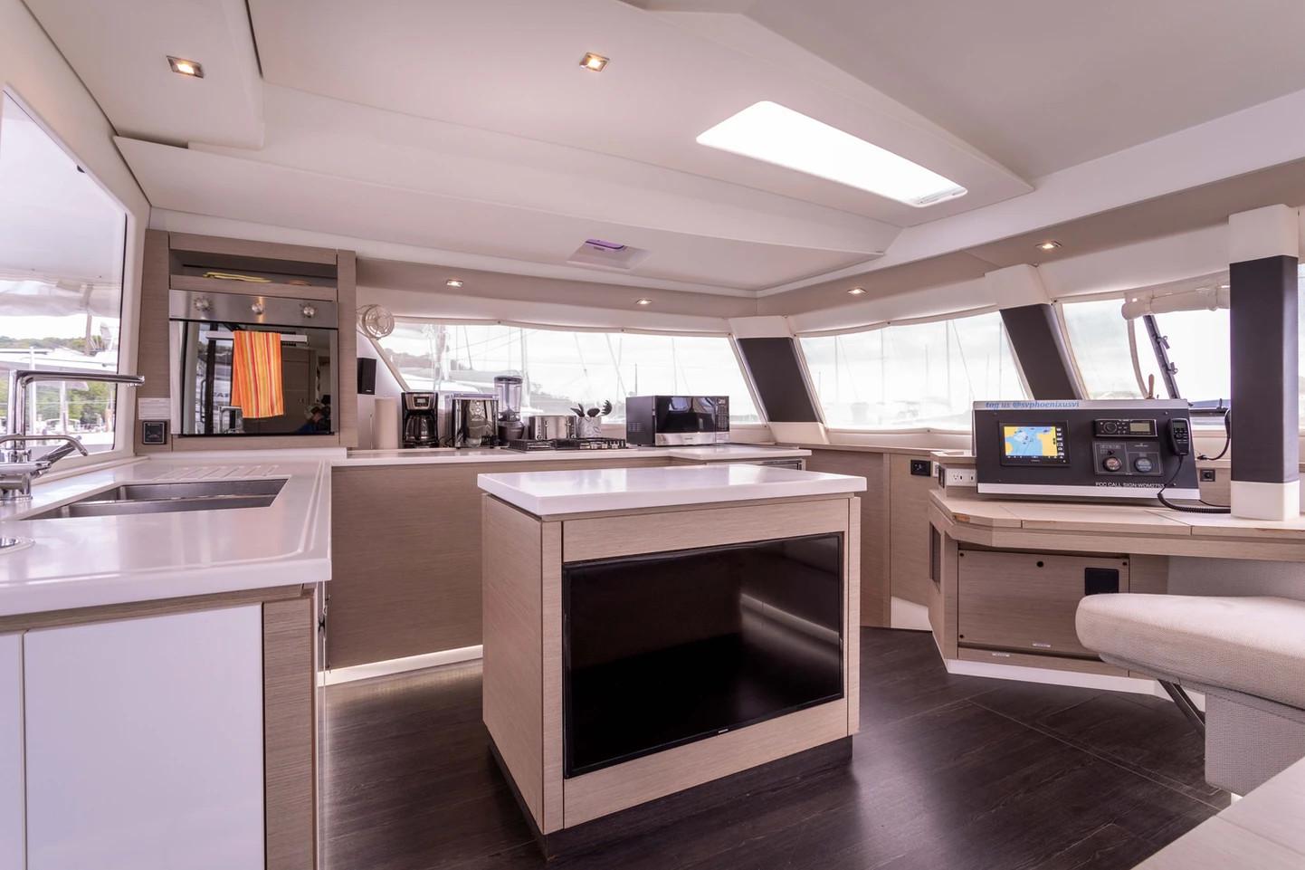 Fountaine Pajot Saba 50 af Virgin Islands Yacht Charters i Tortola