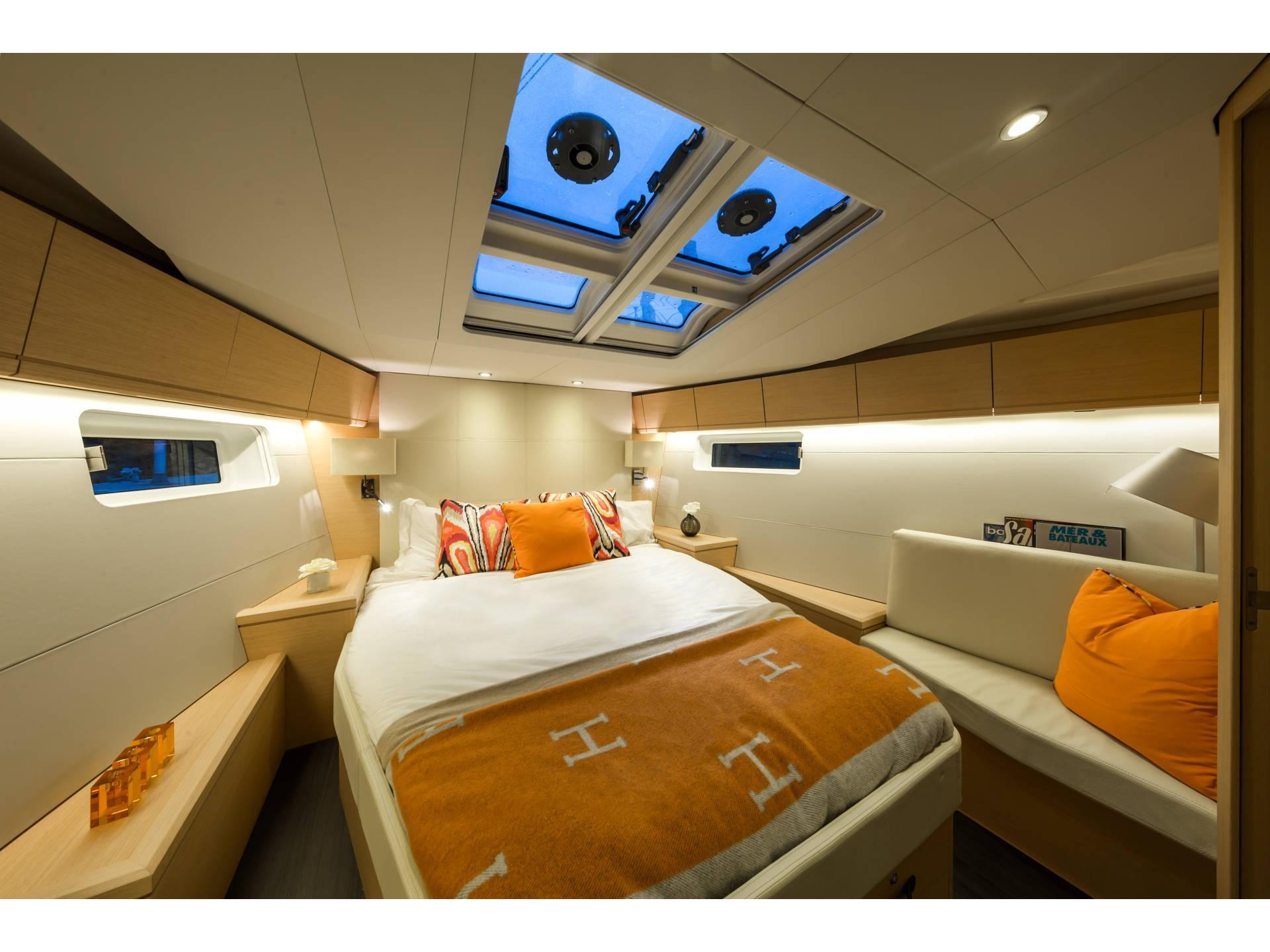 Jeanneau 54 von Ocean Drift Charter in Denia