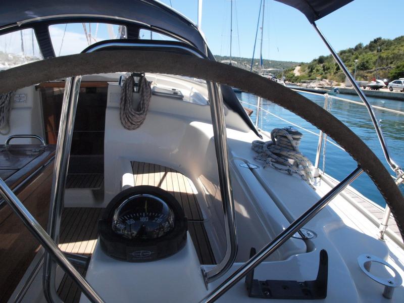 Bavaria 42 af Navigator Charter i Primošten