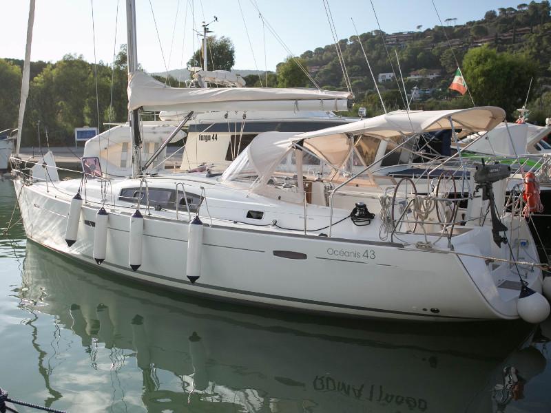 Oceanis 43 da Salivoli Vela em Piombino
