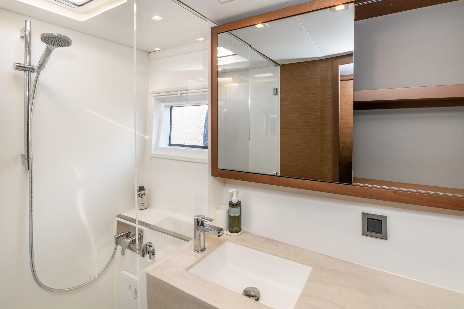 Lagoon 46 yritykseltä Ouna Paroksessa