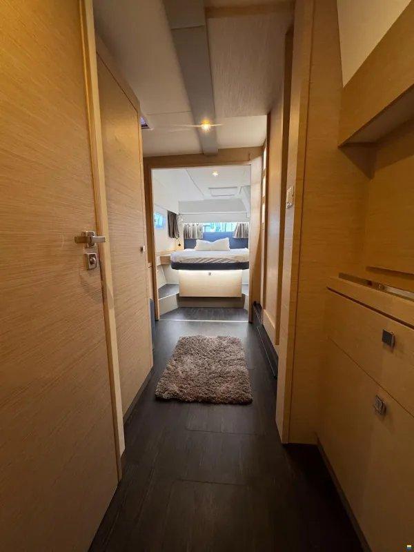 Fountaine Pajot Astréa 42 van Blue Wave 